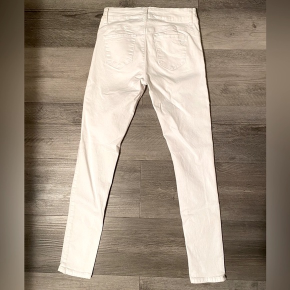 NWOT V.I.P. WHITE JEANS - Picture 4 of 5